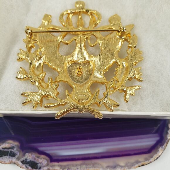 Vintage DaneCraft Coat of Arms Eagle Crown Ribbon Leaves Gold Heraldic Brooch - Picture 6 of 13